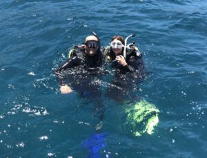 Friday 15th December – First time divers swim with Turtles!